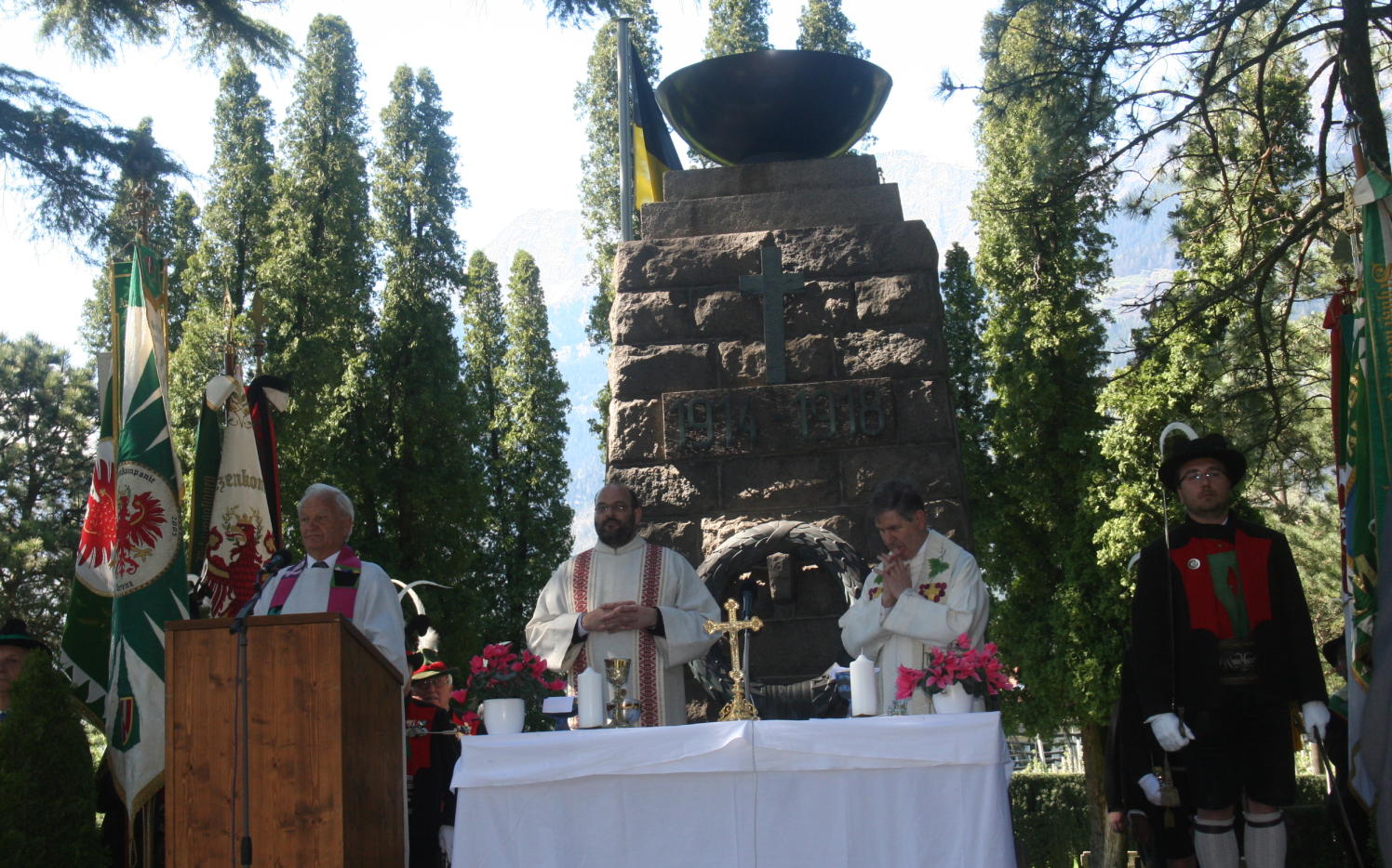 2015_Meran_Bezirk Gedenkfeier Soldatenfriedhof 14