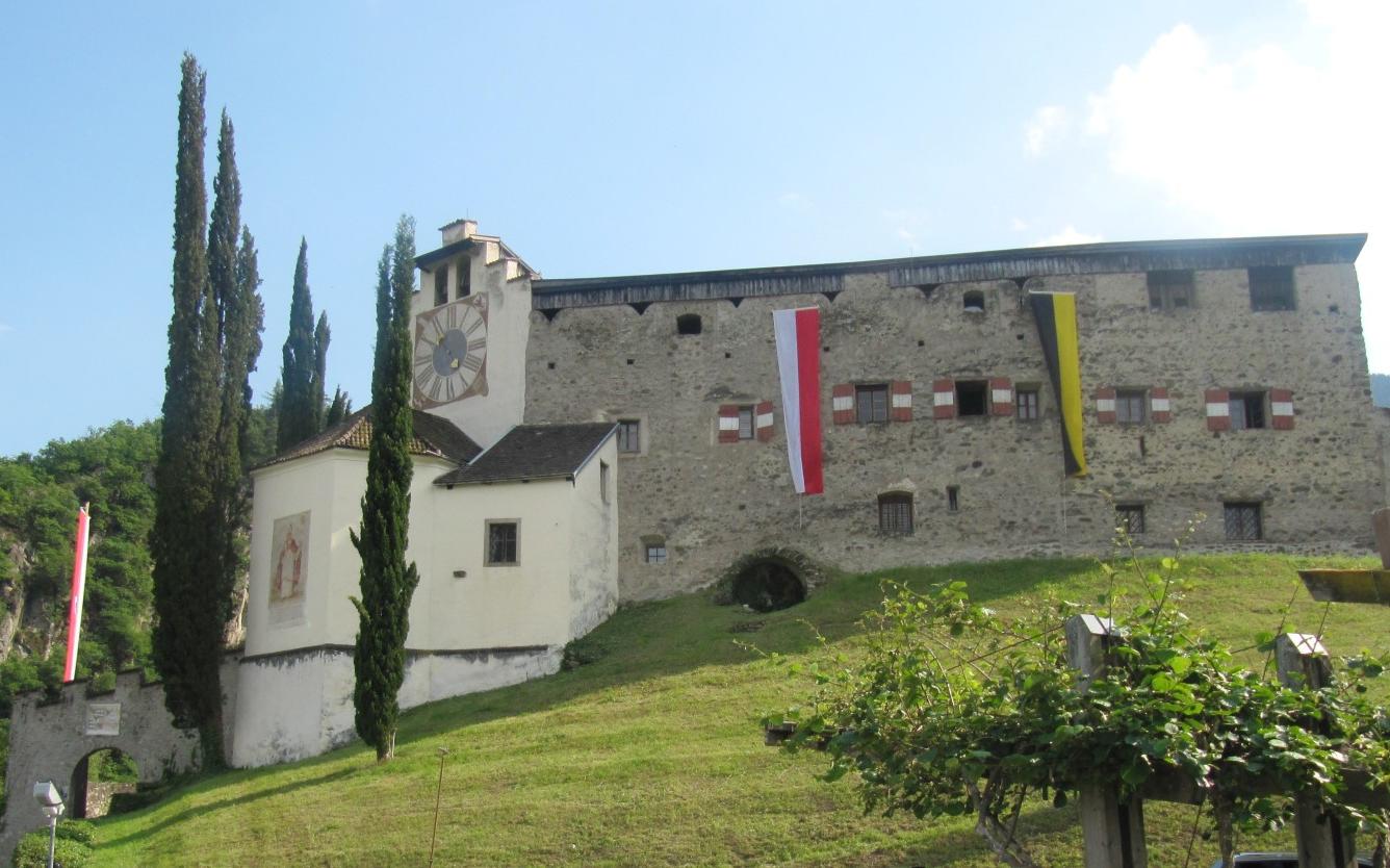 2016_Lana_Fahnenstange Schloss Braunsberg (1)