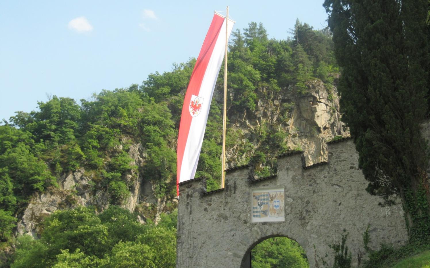 2016_Lana_Fahnenstange Schloss Braunsberg (2)