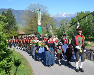 2015_Burgstall_SK Burgstall Erntebitt Prozession 2015