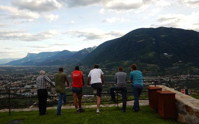 2017_Dorf Tirol_Arbeiten 40 Jahr Feier Vorbereitung (11)