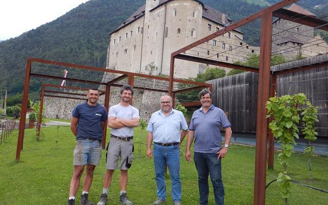 2017_Dorf Tirol_Arbeiten 40 Jahr Feier Vorbereitung (1)