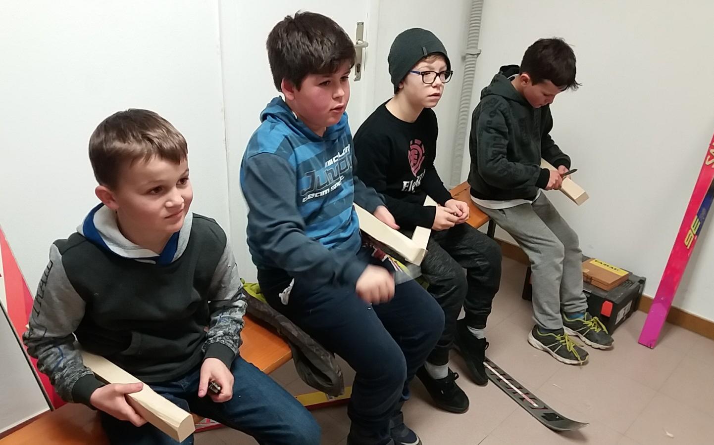 2018_Dorf Tirol_Jungschützen Basteln Ski Beckl Partschins 02
