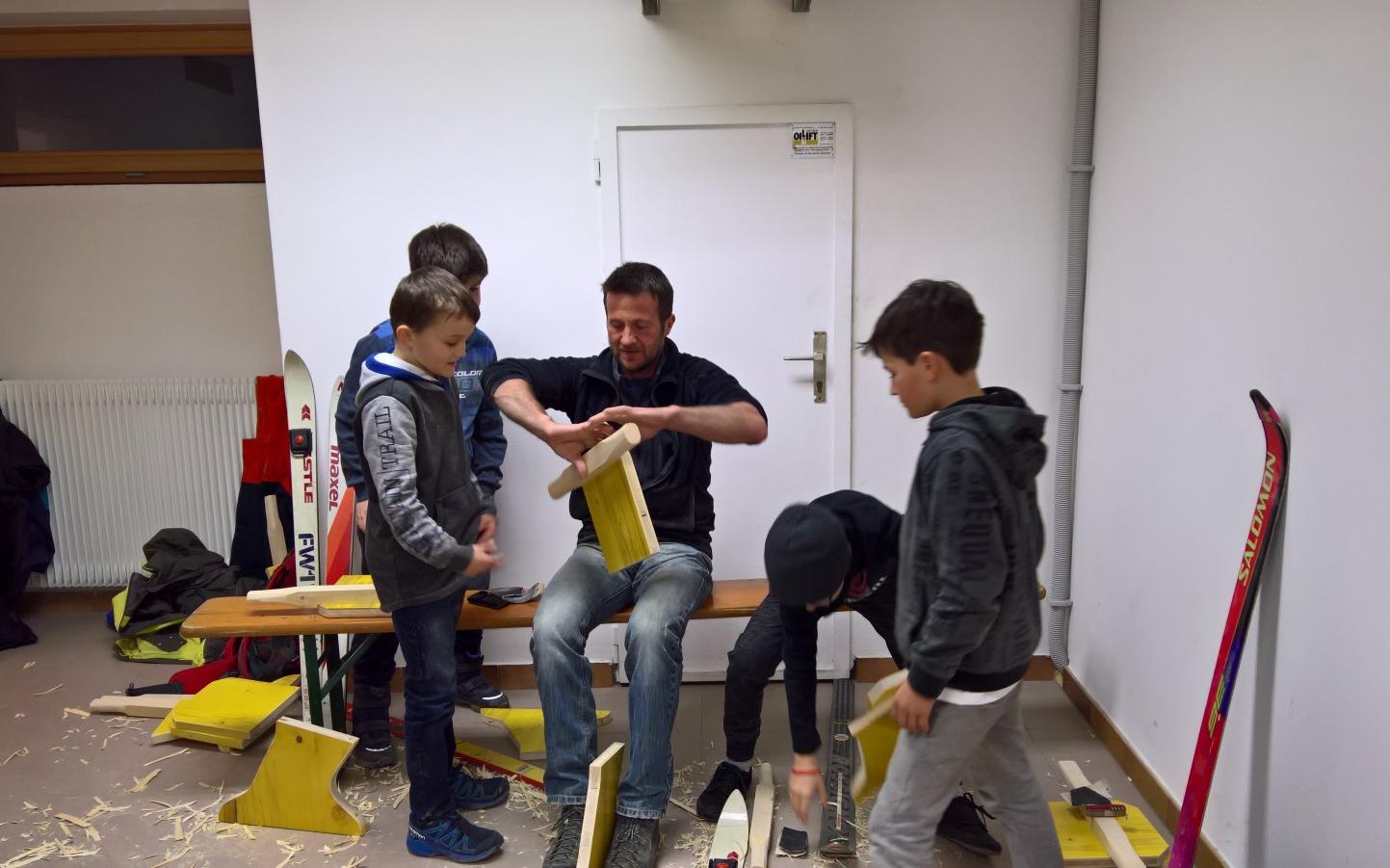 2018_Dorf Tirol_Jungschützen Basteln Ski Beckl Partschins 01