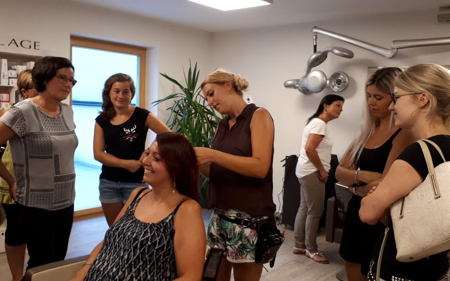 2018_St. Martin i.p._Frisierkurs Marketenderinnen (1)