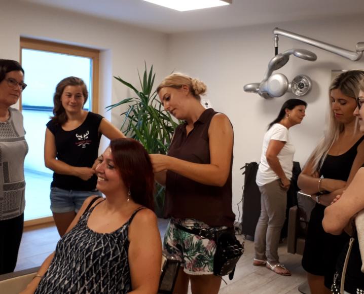 2018_St. Martin i.p._Frisierkurs Marketenderinnen (1)