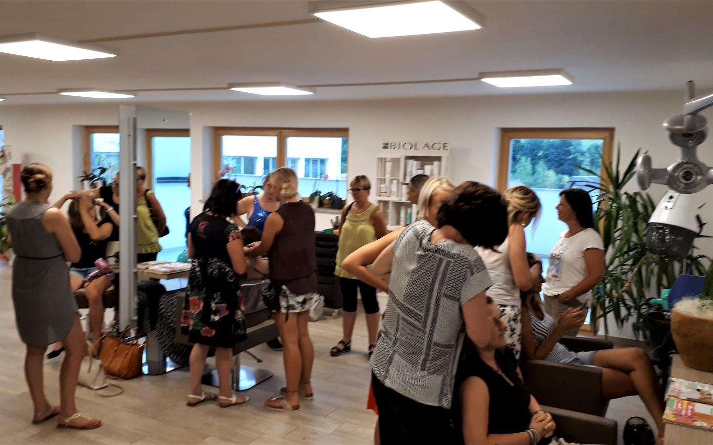 2018_St. Martin i.p._Frisierkurs Marketenderinnen (7)