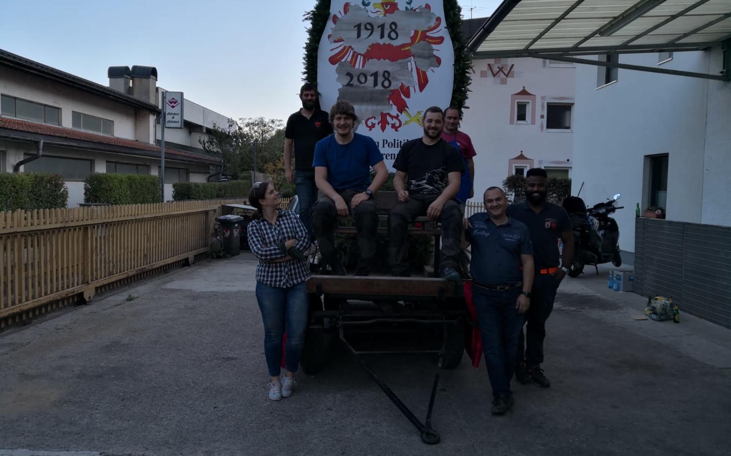 2018_Algund Bezirk_Aufbau Schmücken Traubenfest Festwagen (13)