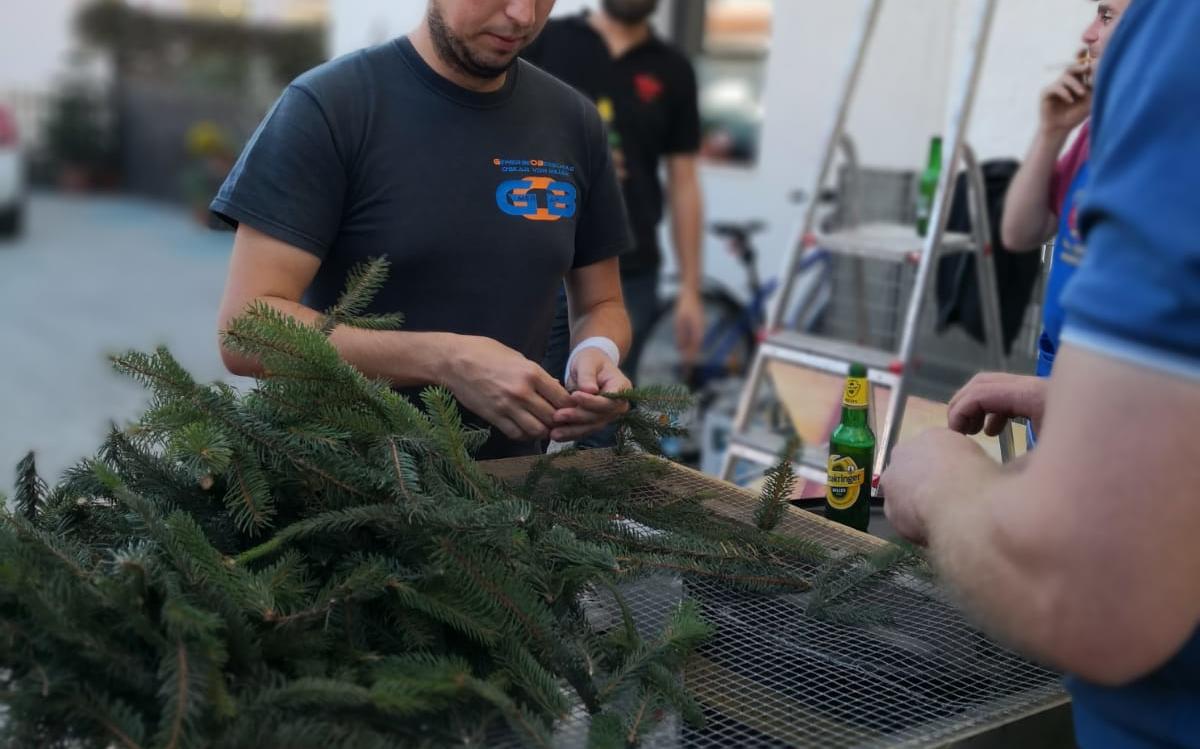 2018_Algund Bezirk_Aufbau Schmücken Traubenfest Festwagen (1)