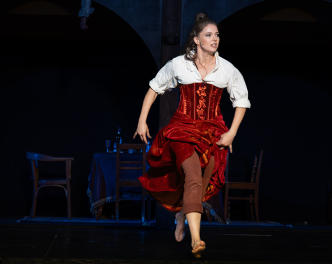 Die Widerspenstigen – ein Schauspiel zum 5jährigen Jubiläum der Meraner Festspiele. Mit bekannten professionellen Schauspielern und Theatertalenten aus Südtirols Bühnen. Bild: © Meraner Festspiele